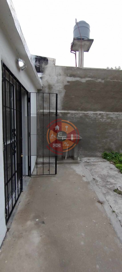 VENDE CASA SEMICENTRICA, REFACCIONADA A NUEVA!
