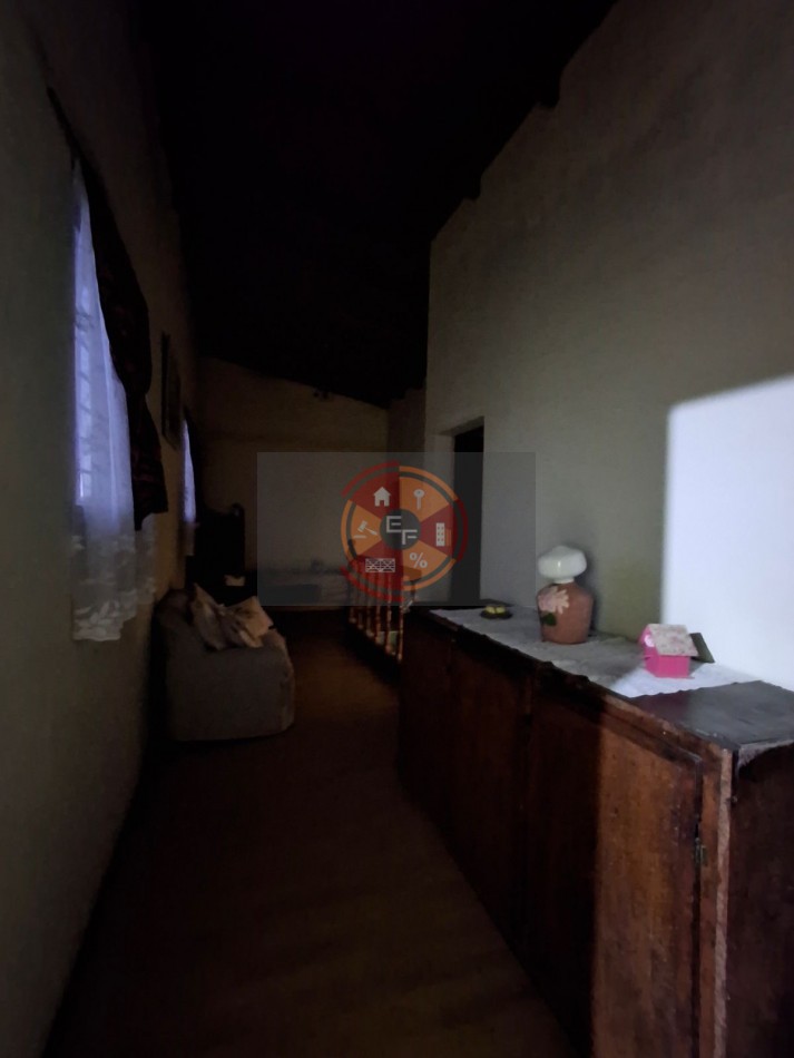 VENDE AMPLIA CASA!