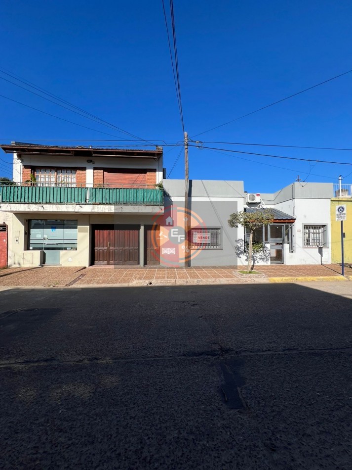 VENDE CASA Y CONSULTORIO SEMICENTRICO!