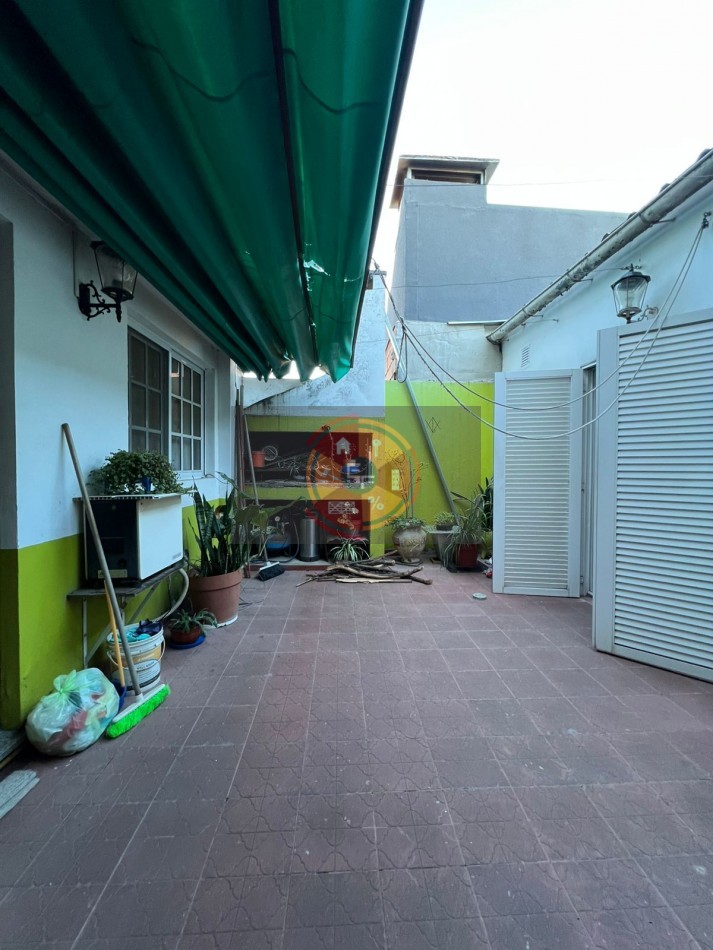 VENDE CASA Y CONSULTORIO SEMICENTRICO!