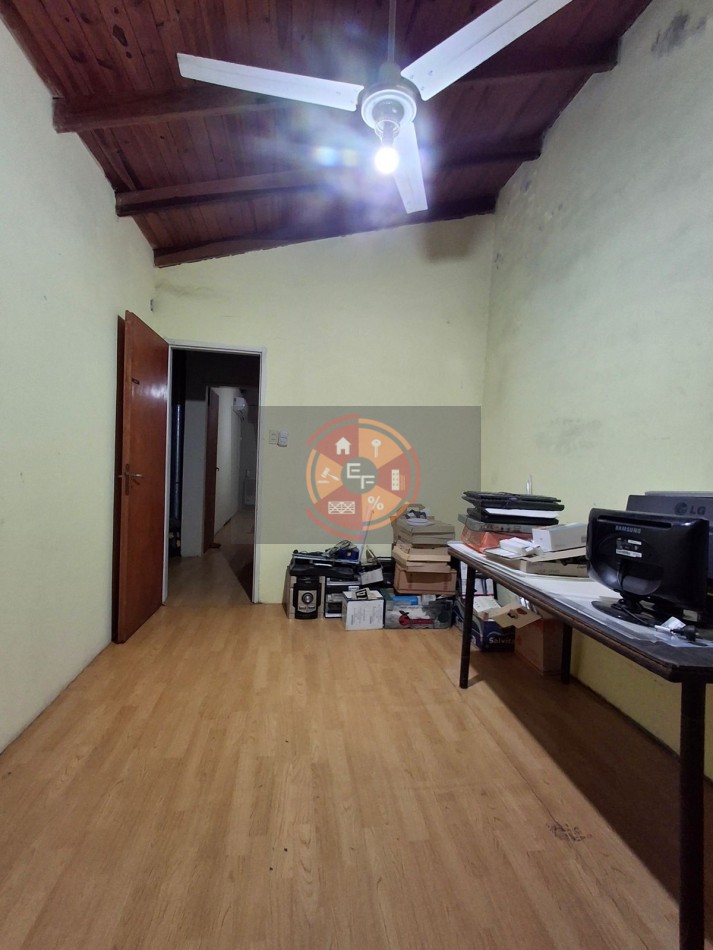 VENDE AMPLIA CASA!