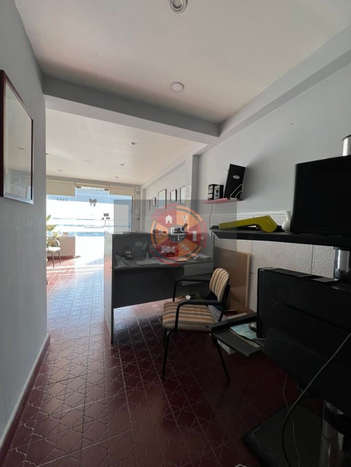 VENDE CASA Y CONSULTORIO SEMICENTRICO!