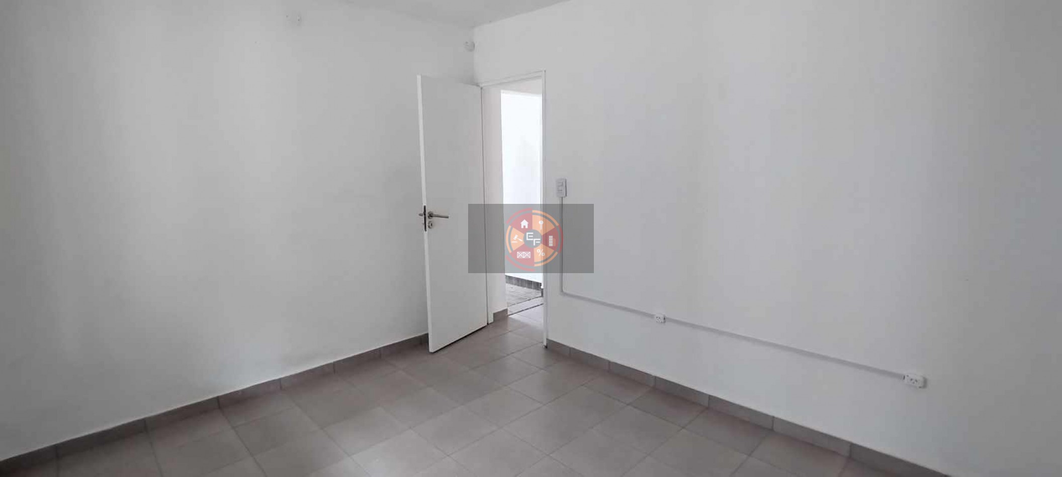 VENDE CASA SEMICENTRICA, REFACCIONADA A NUEVA!