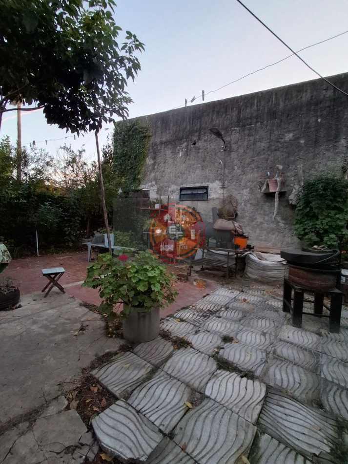 VENDE AMPLIA CASA!