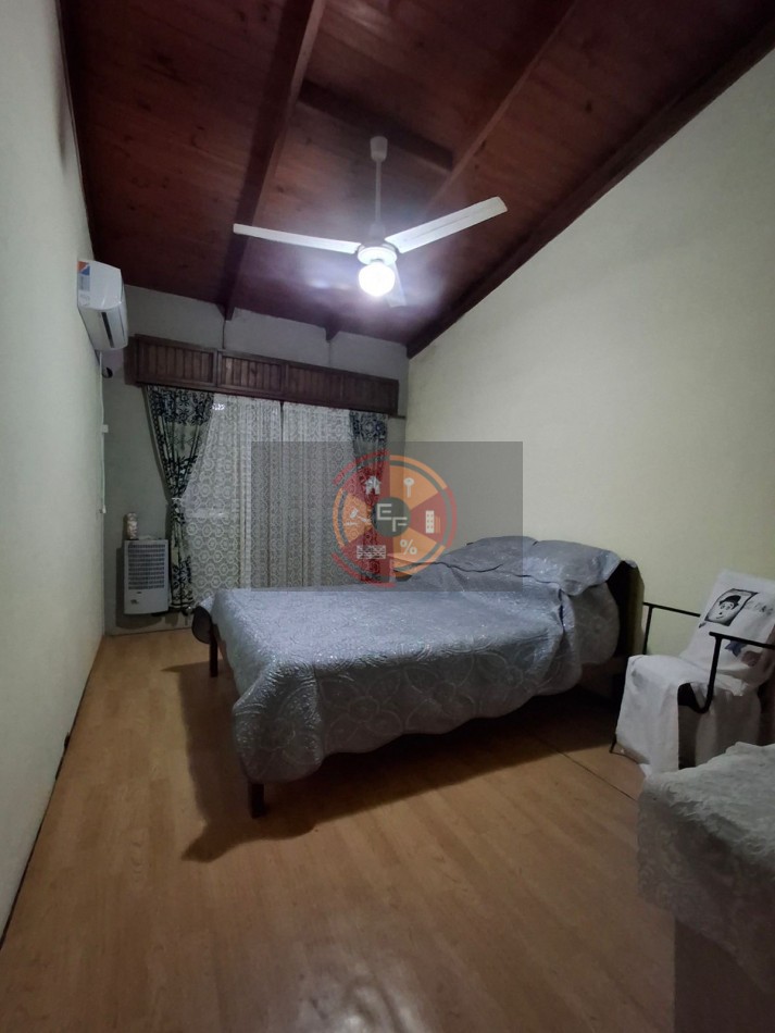 VENDE AMPLIA CASA!