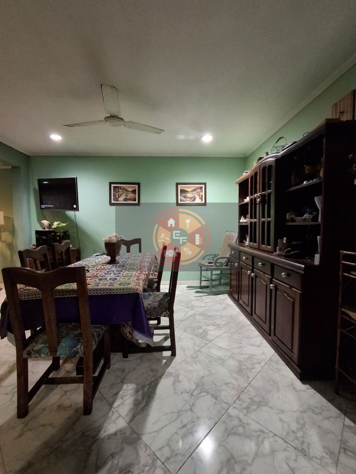 VENDE AMPLIA CASA!