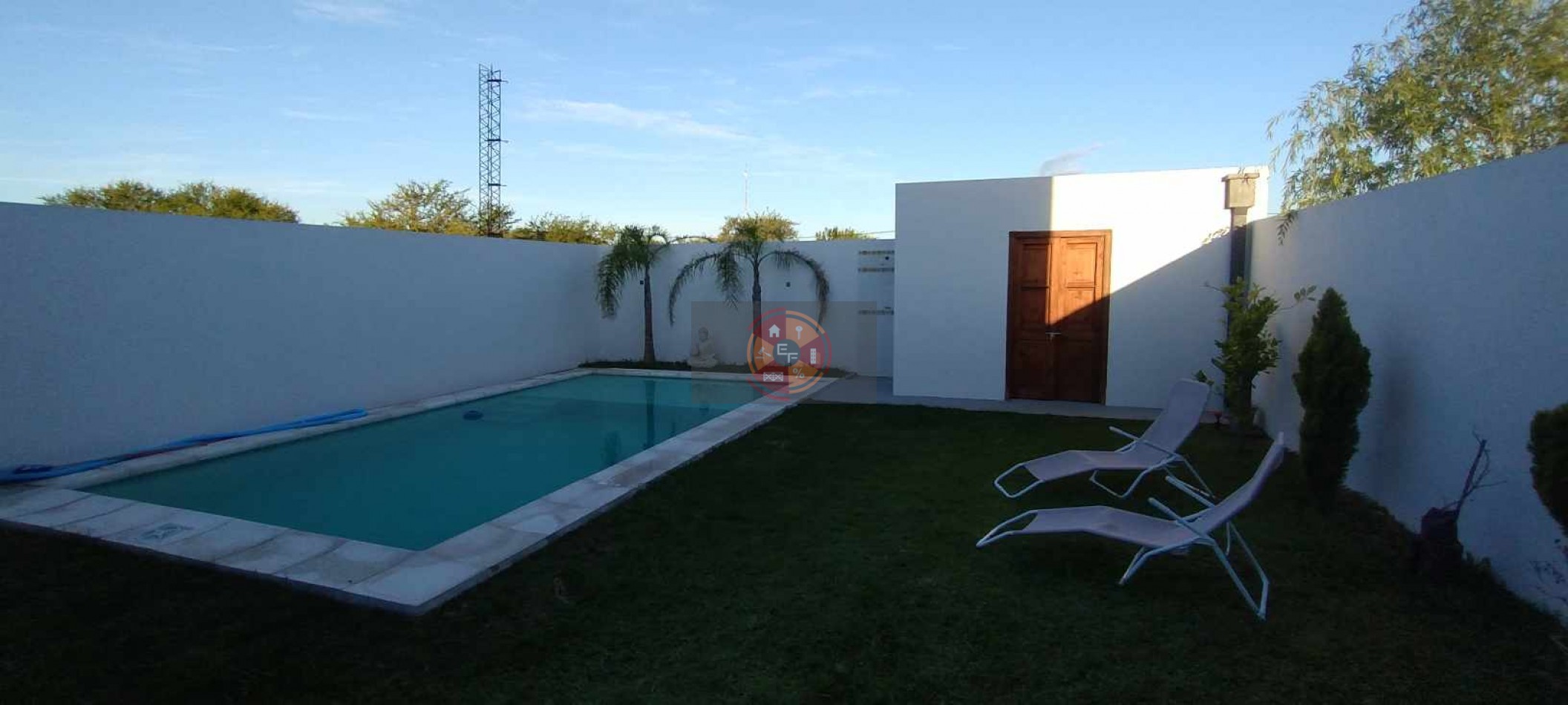 VENDE CASA A ESTRENAR, CON AMPLIO PATIO, PISCINA Y BALCON TERRAZA!