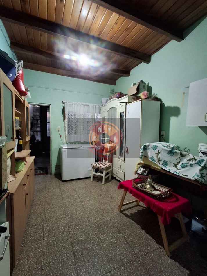 VENDE AMPLIA CASA!