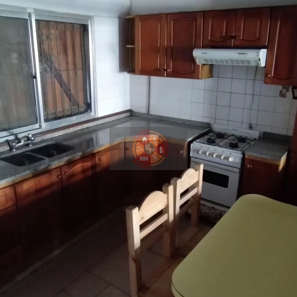 VENDE CASA CON AMPLIO PATIO! OPORTUNIDAD!