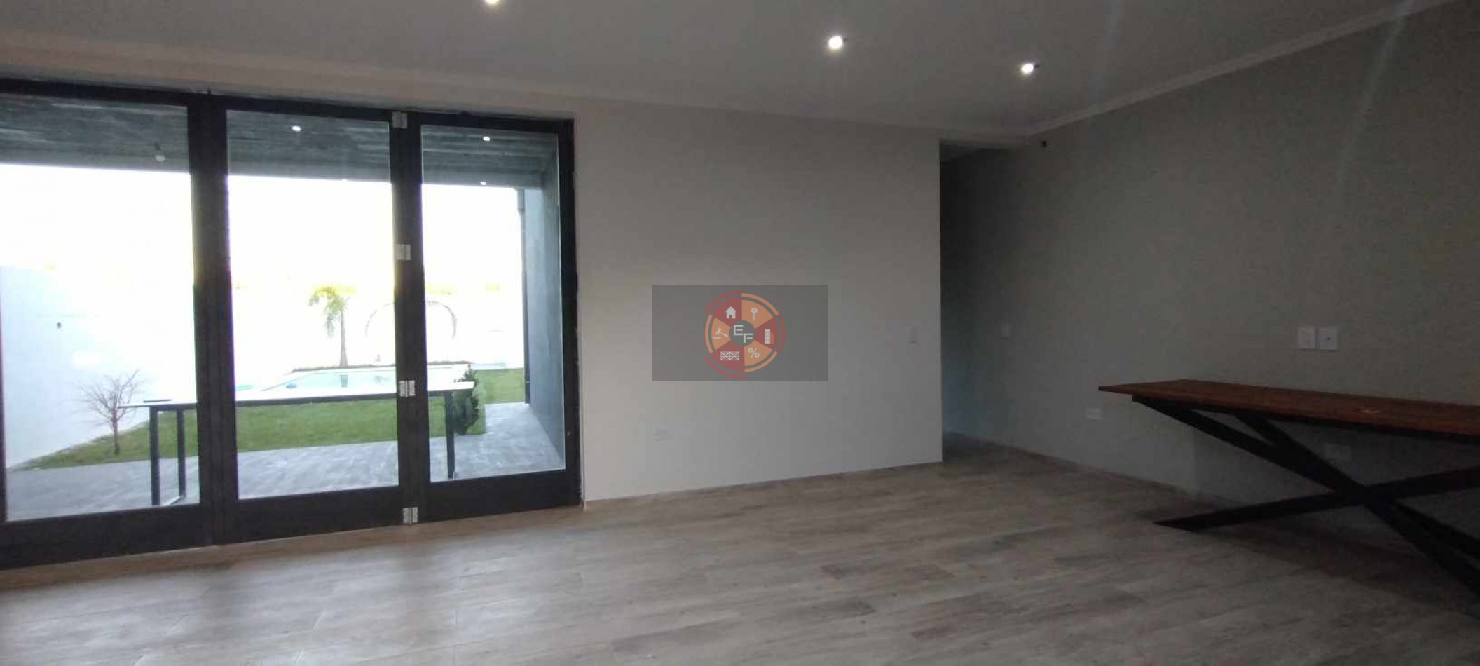 VENDE CASA A ESTRENAR, CON AMPLIO PATIO, PISCINA Y BALCON TERRAZA!