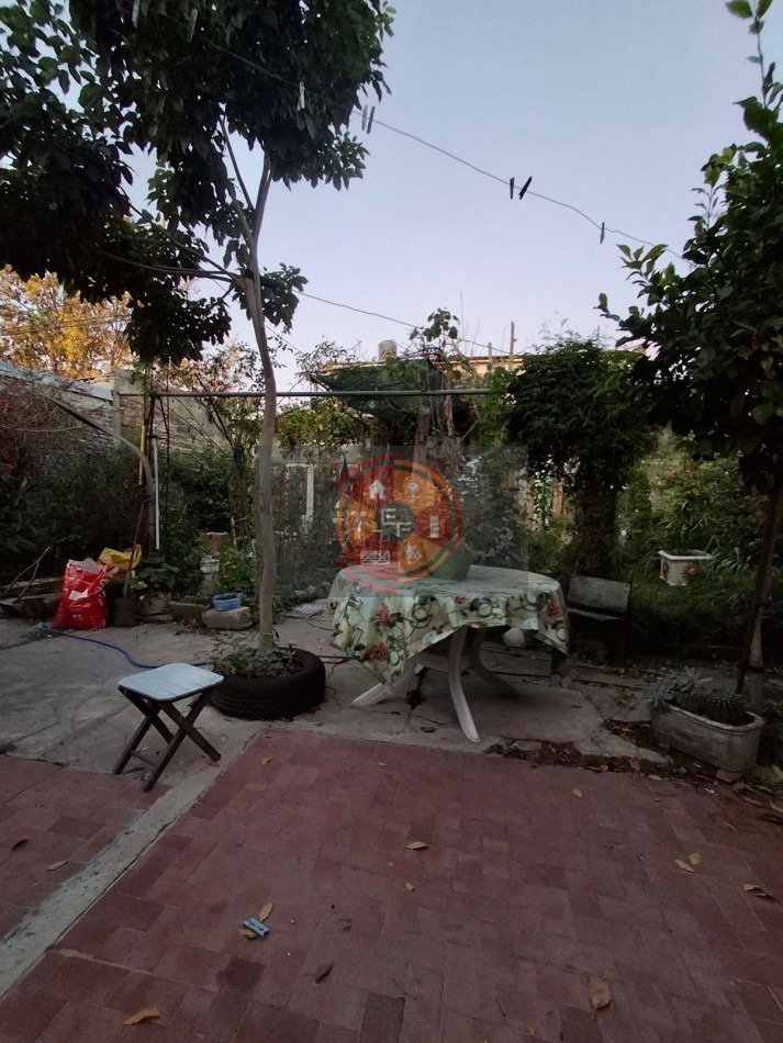 VENDE AMPLIA CASA!