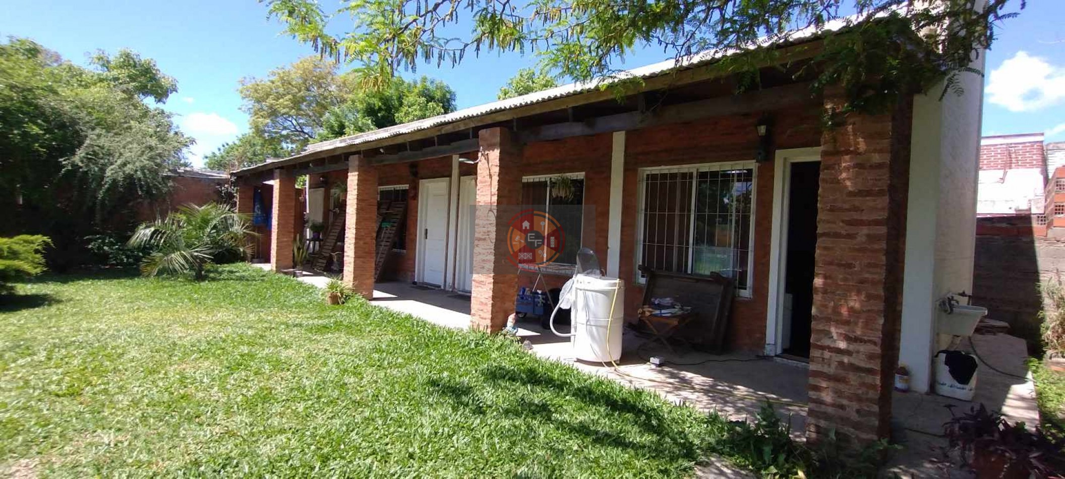 VENDE CASA CON PISCINA Y AMPLIO PARQUE!