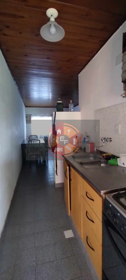 VENDE CASA CON AMPLIO PATIO!