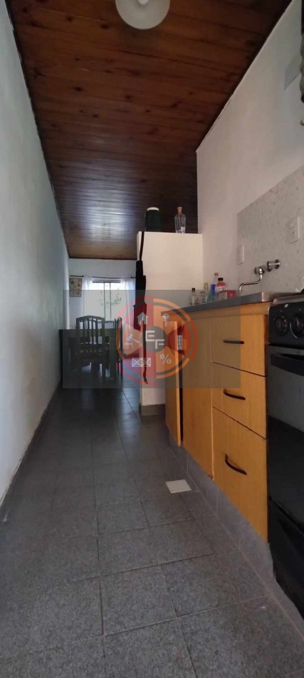 VENDE CASA CON AMPLIO PATIO!