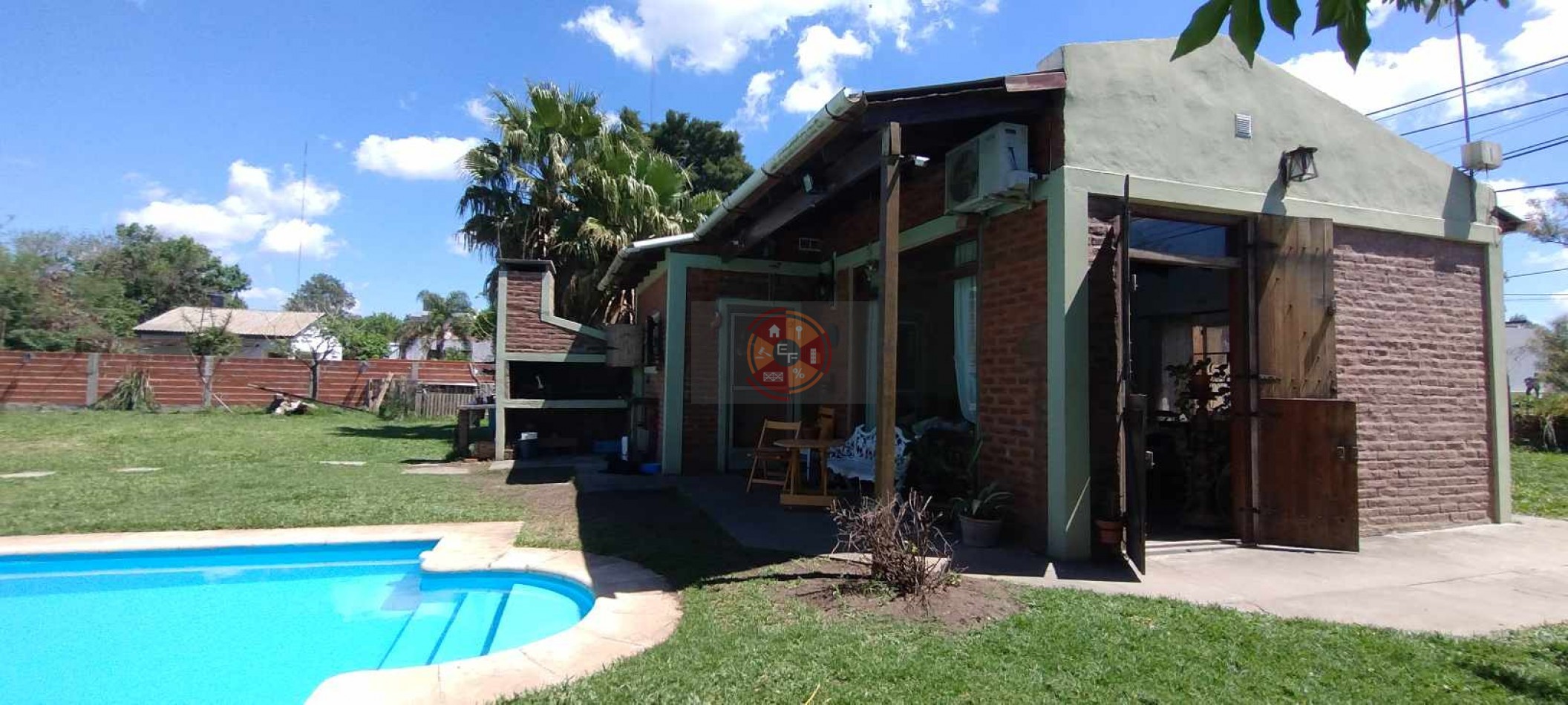 VENDE CASA CON PISCINA Y AMPLIO PARQUE!