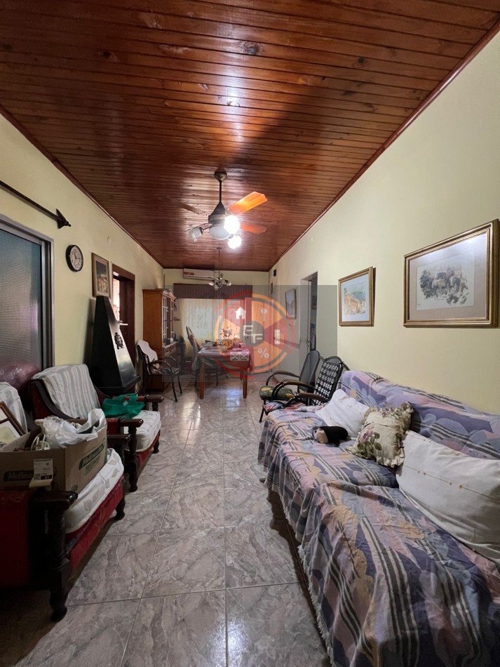 VENDE CASA Y CONSULTORIO SEMICENTRICO!