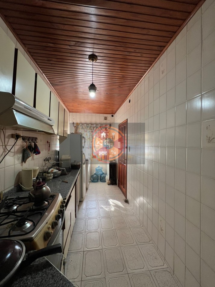 VENDE CASA Y CONSULTORIO SEMICENTRICO!