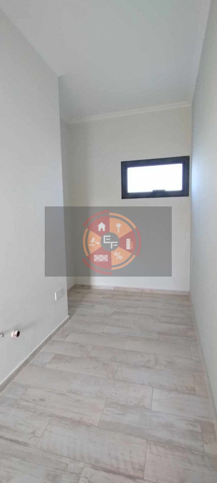 VENDE CASA A ESTRENAR, CON AMPLIO PATIO, PISCINA Y BALCON TERRAZA!