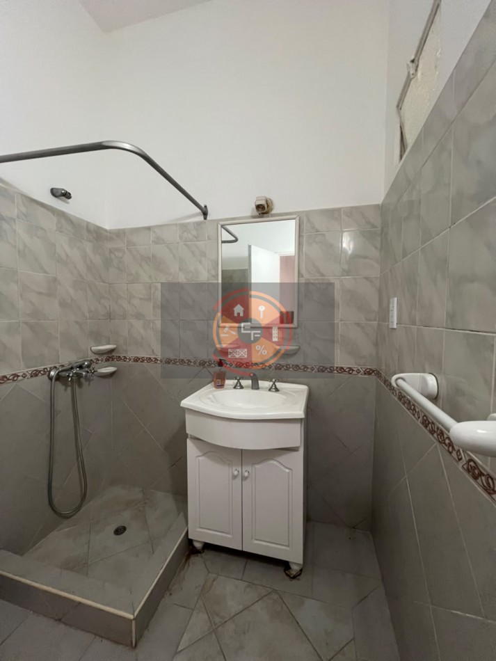 VENDE PH CON AMPLIO PATIO!