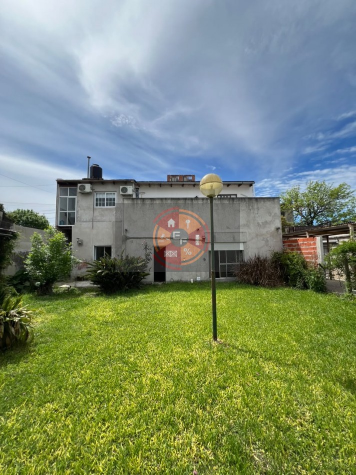 VENDE PH CON AMPLIO PATIO!