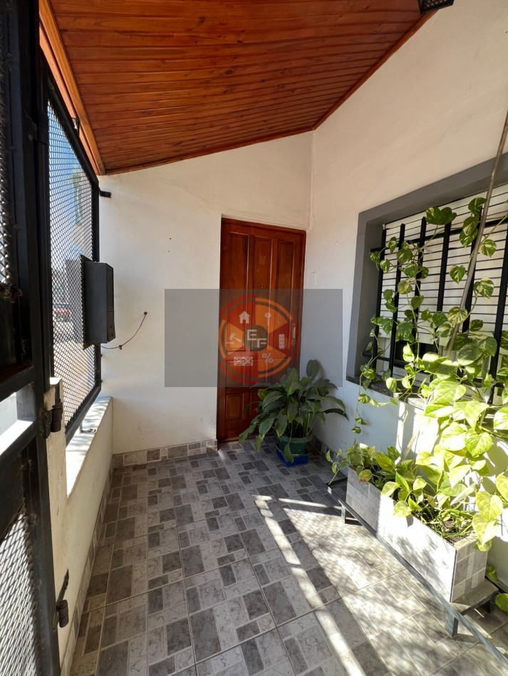 VENDE CASA Y CONSULTORIO SEMICENTRICO!