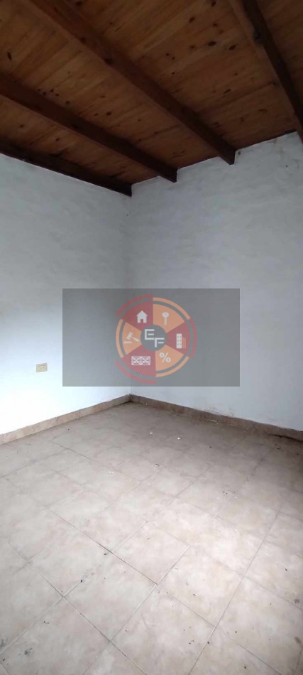 VENDE CASA SEMICENTRICA, REFACCIONADA A NUEVA!