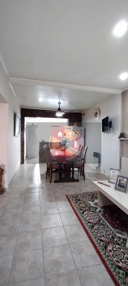 VENDE INMUEBLE COMPUESTO POR CASA, DEPARTAMENTO, LOCAL Y TALLER!