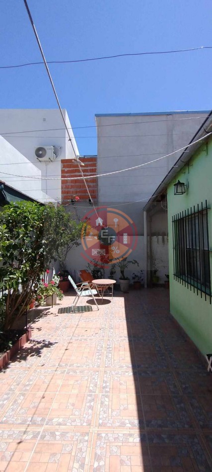 VENDE CASA SEMICENTRICA!