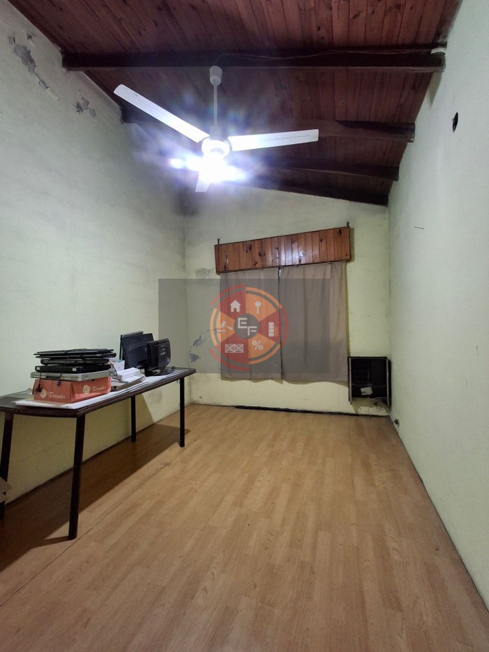 VENDE AMPLIA CASA!