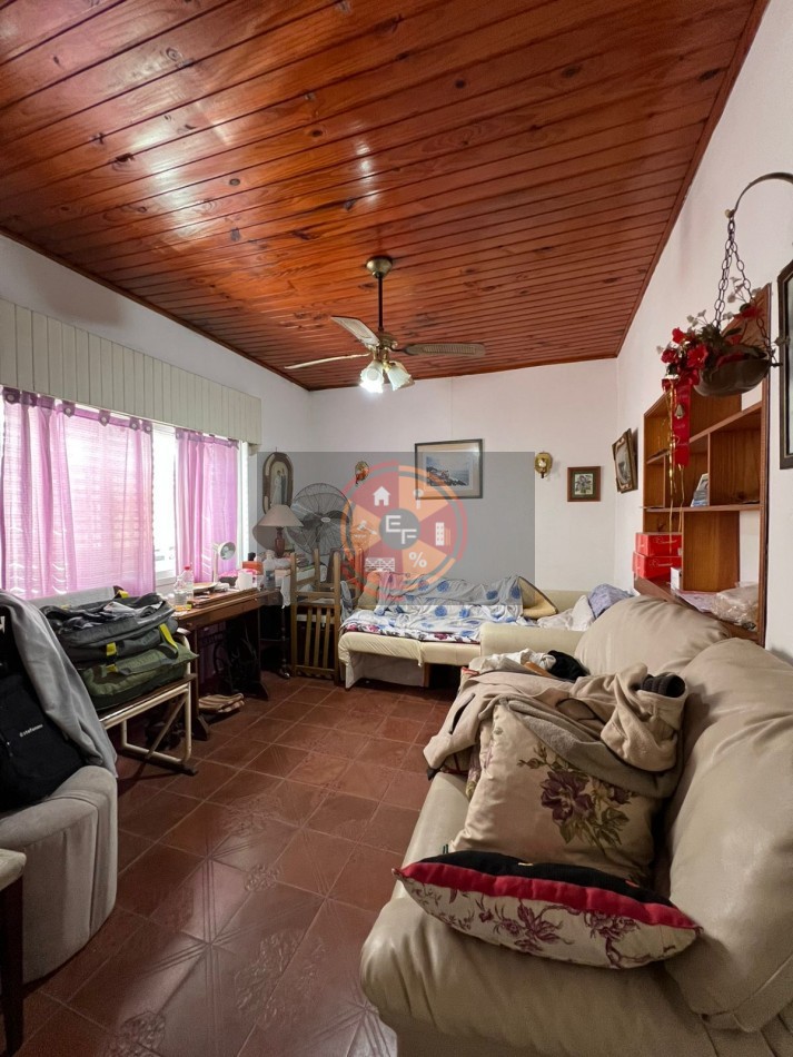 VENDE CASA Y CONSULTORIO SEMICENTRICO!