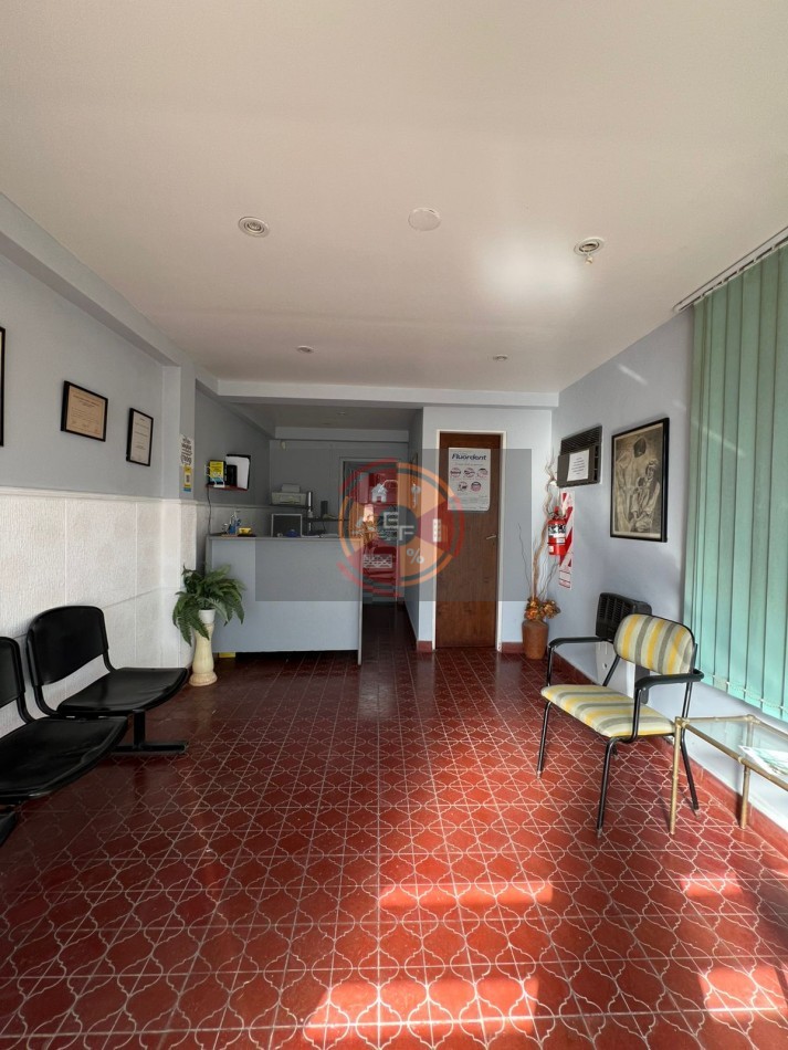 VENDE CASA Y CONSULTORIO SEMICENTRICO!