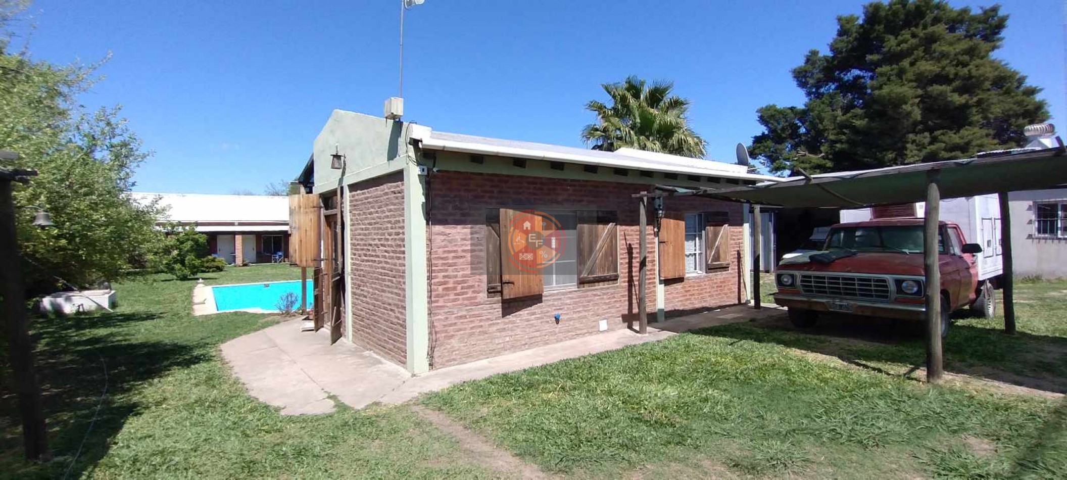 VENDE CASA CON PISCINA Y AMPLIO PARQUE!