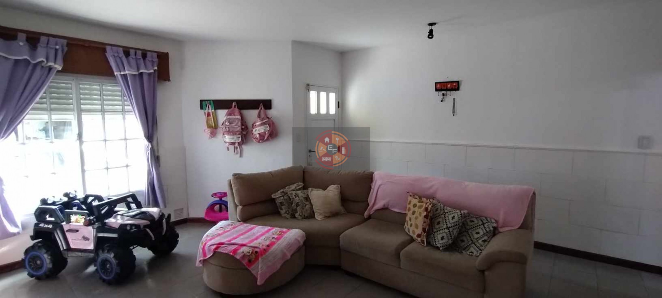 VENDE CASA EN ZONA COSTANERA!