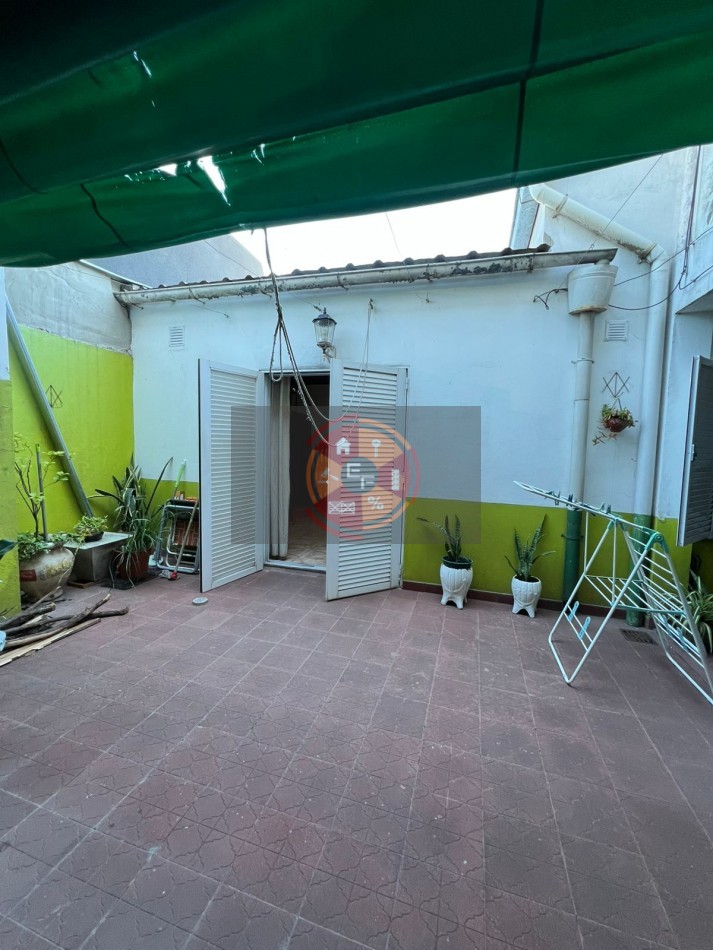 VENDE CASA Y CONSULTORIO SEMICENTRICO!