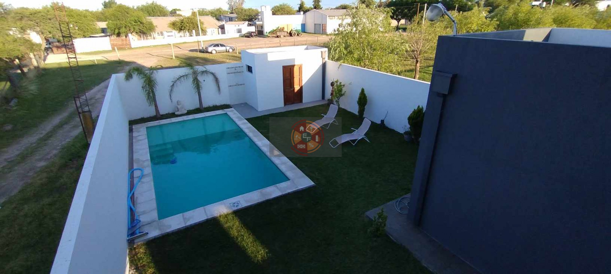 VENDE CASA A ESTRENAR, CON AMPLIO PATIO, PISCINA Y BALCON TERRAZA!