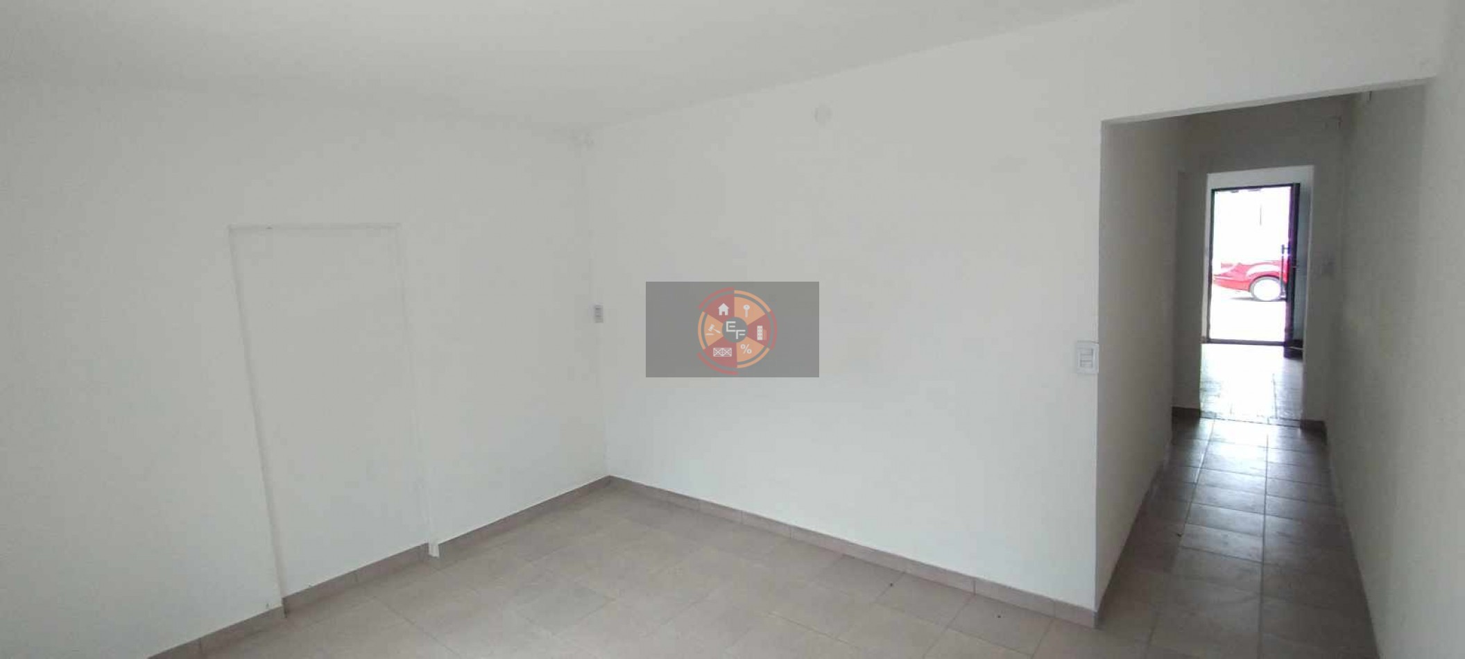 VENDE CASA SEMICENTRICA, REFACCIONADA A NUEVA!