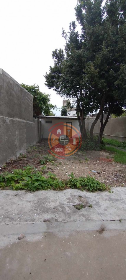 VENDE CASA SEMICENTRICA, REFACCIONADA A NUEVA!