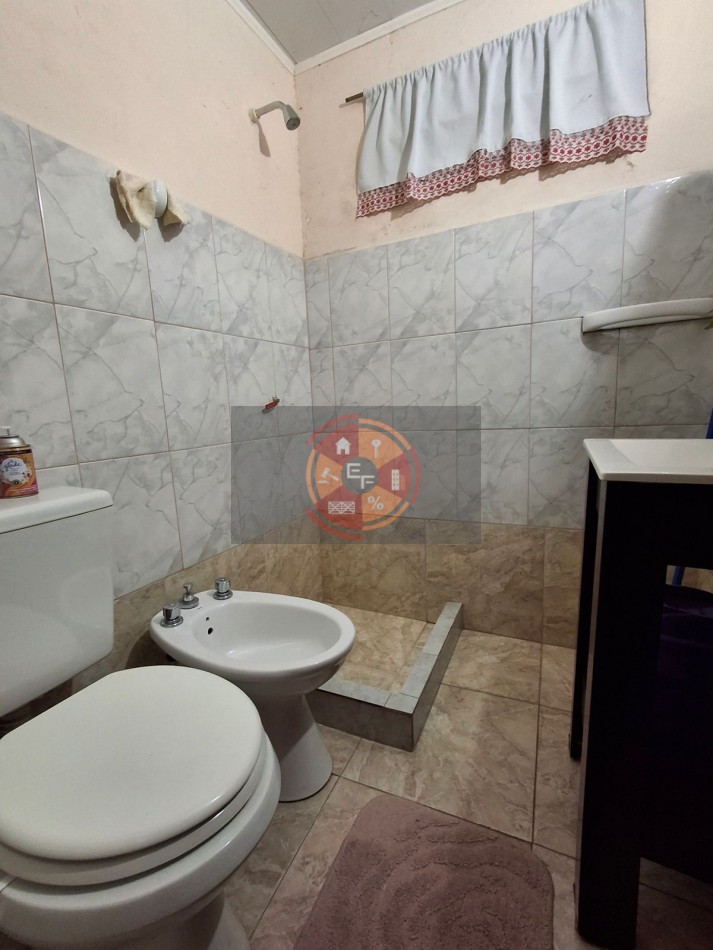 VENDE AMPLIA CASA!