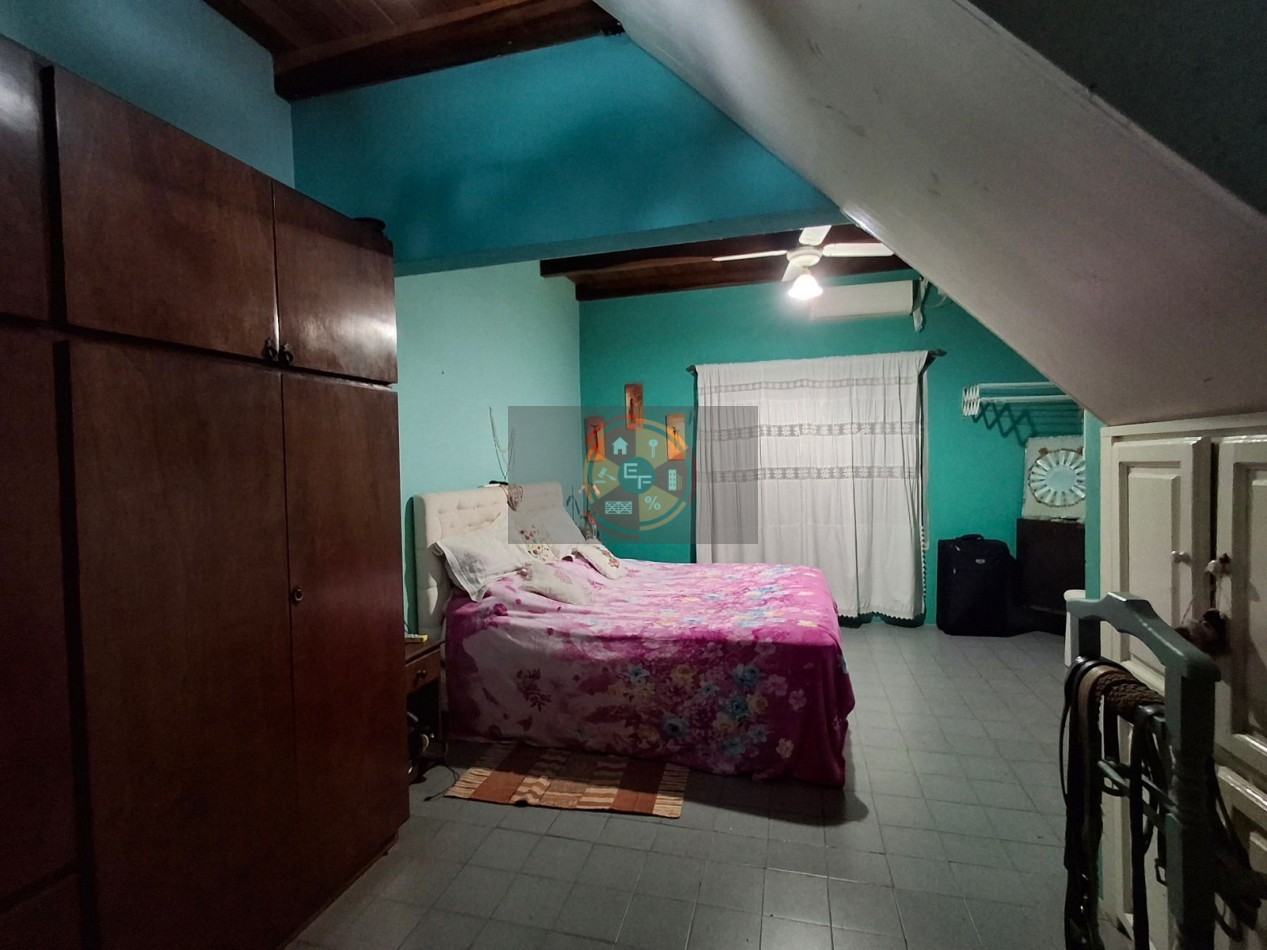 VENDE AMPLIA CASA!
