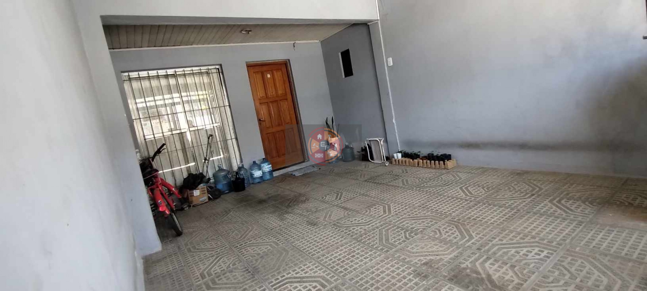 VENDE CASA SEMICENTRICA!