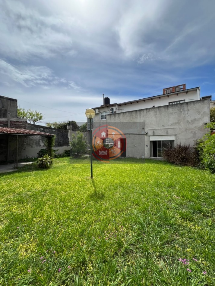 VENDE PH CON AMPLIO PATIO!