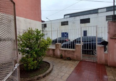 VENDE CASA SEMICENTRICA