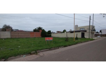 VENDE AMPLIO TERRENO A MTS DEL CORSODROMO!