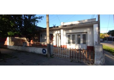 VENDE CASA EN ESQUINA! 