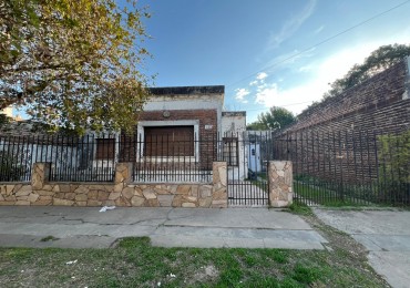 VENDE CASA CON AMPLIO PATIO!