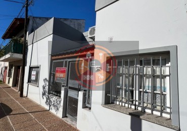 VENDE CASA Y CONSULTORIO SEMICENTRICO!