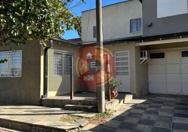 VENDE AMPLIA CASA!